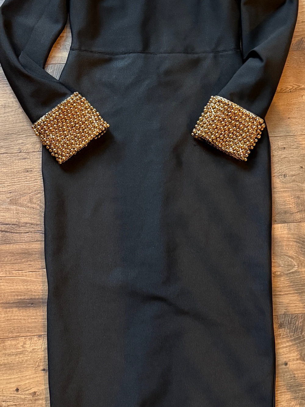 Elegant Black Long-Sleeve Evening Gown with Gold Accents - Picture 4 of 4